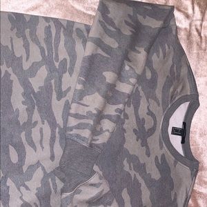 Cropped camo hoodie